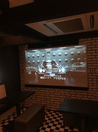 大型プロジェクター
映画やご自身の映像等なんでも流していただけます！ - アミューズメントスペース ＋Bの設備の写真