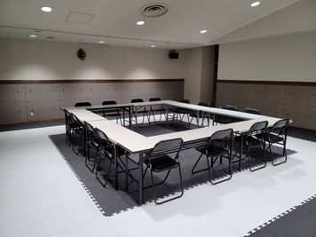 講演会や会議室としても使えます☆ - レンタルスタジオBigTree 和泉和気店　Aルーム　 の室内の写真