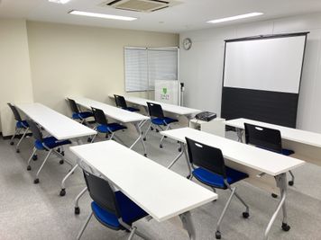 筆記試験に★スクール型　9名(1名がけ) - 銀座ユニーク貸会議室5丁目店 G403 ビジネストレーニングルームの室内の写真