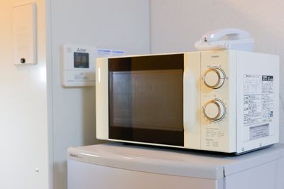 電子レンジはご自由にお使いください。 - 西川口ウィークリー 402/キッチン/和室/２DKの室内の写真