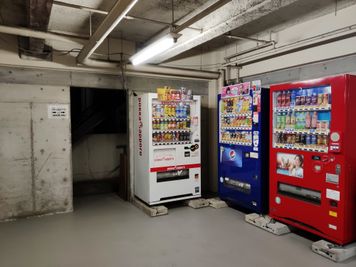 自動販売機は1階です - 渋谷ホール&スタジオ 405 Petrofのその他の写真