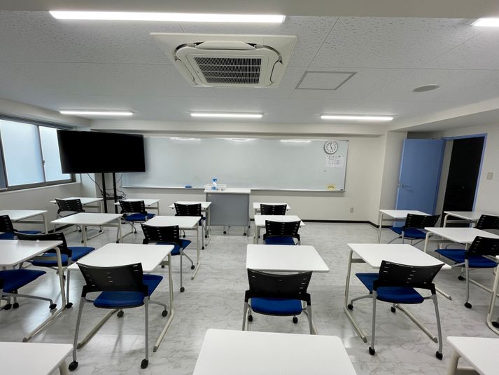 東京国際学園　研修センター 206教室の室内の写真