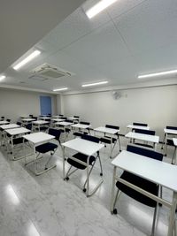 東京国際学園　研修センター 208教室の室内の写真