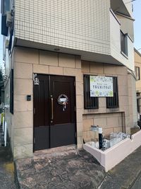 釣具屋さんの向かいの４階建てビルです - 月兎耳館（つきとじかん） 月兎耳館【ツキトジカン】の外観の写真