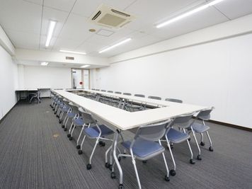 名古屋会議室 長谷川ビル金山駅前店 第2会議室の室内の写真