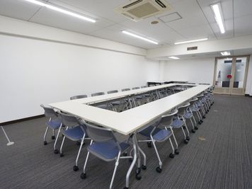 名古屋会議室 長谷川ビル金山駅前店 第2会議室の室内の写真