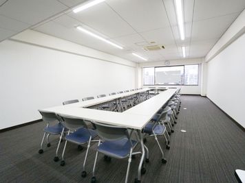 名古屋会議室 長谷川ビル金山駅前店 第2会議室の室内の写真