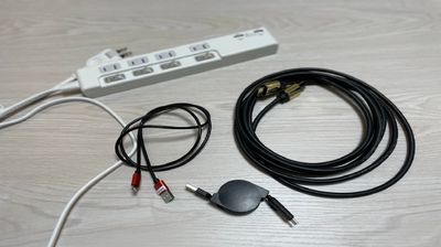 〇HDMIケーブル３ｍがございます。
〇携帯電話用充電ケーブル（各種タイプ）
〇ＵＳＢ電源2か所付き延長コード
ご自由にお使いください。 - ルームス フリー　多目的スペースの設備の写真