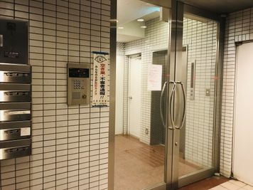 オートロックのマンションです。 - グッドネス中目黒店 中目黒駅３分★明るく快適・広〜い個室の、女性専用レンタルサロンの外観の写真