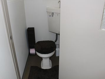 トイレもご自由にお使いください。 - 池袋レンタル会議室.COM レンタル会議室の設備の写真