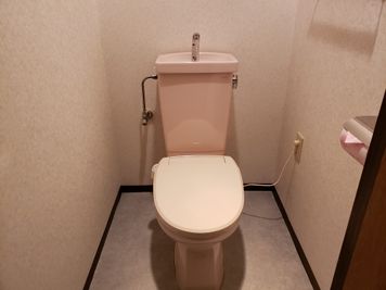 トイレもピンク色に統一しました🎀 - ガルミンゴ岩出店 【備前交差点から車で5分】駐車場あり✨女子会/お家デート/誕生会の室内の写真