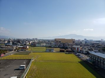 高層マンション角部屋なので、270度のパノラマビューで岩出市を一望できます✨ - ガルミンゴ岩出店 【備前交差点から車で5分】駐車場あり✨女子会/お家デート/誕生会の室内の写真