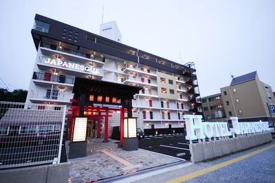 JAPANESQUE 客室2（壁紙本棚）425号室の外観の写真