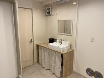 トイレと洗面所 - 脱毛サロンセルフル立川店 美容に特化した共同レンタルサロンB-1のその他の写真