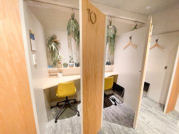いいオフィス津田沼 by MACHI DESK ブース席（半個室）の室内の写真