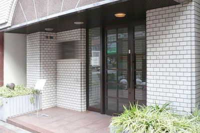 マンション入口 - 飯田橋駅3分･水道橋8分のレンタルスペース Sabori 飯田橋南の外観の写真