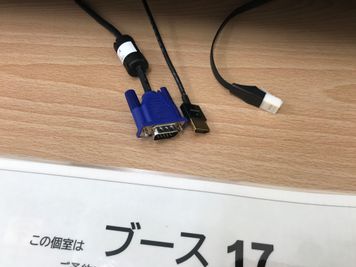 【有線LAN、VGA、HDMIの接続が可能です】 - 【閉店】テレワークブース代々木駅北口 ブース17／1～2名様用個室の設備の写真