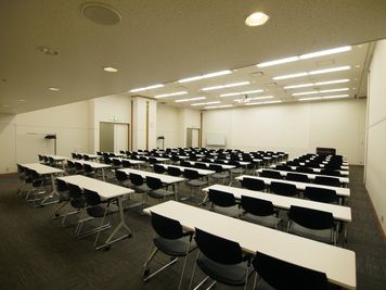 大阪会議室 大阪御堂筋ビル貸し会議室 M3会議室（地下4階）の室内の写真