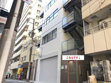 こちらからお入りください - 新宿T-spaceⅡ最大３８名 【新宿三丁目】レンタルスペースのその他の写真