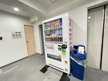 【8階共用部_自動販売機があります】 - 【閉店】TIME SHARING 市ヶ谷 八重洲市谷ビル 【閉店】八重洲市谷ビル8Aのその他の写真