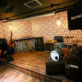 Cafe＆Beer あるか→アるか　地下1階 LIVE・イベント・上映会等可能な、ゆったりおしゃれ地下スペースの設備の写真