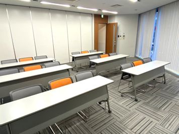 貸会議室TimeOffice名古屋 TimeA スクール型  最大18名利用可（45㎡） の室内の写真