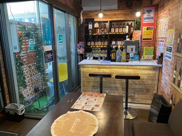 🍹70種類のドリンク飲み放題🍹京橋ハイボール・大人の秘密基地 🍷セルフドリンクBARで飲み放題🍷🌙大人の秘密基地🌙の室内の写真