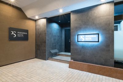 エントランス - PERSONAL SUITE 吉祥寺 ＜PREMIUM BOOTH1＞上下可動式の机をご用意♪の外観の写真