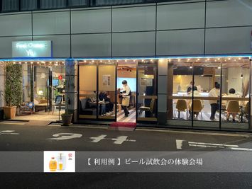 PR会場としてのご利用例の様子 - Feel Osaka Yu ホテルの1Fカフェスペースの室内の写真