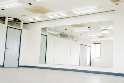 鏡/レッスン可能 - FLEXIBLE OFFICE JUPITER 貸しホールの設備の写真