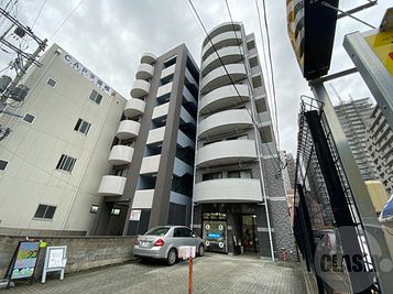 外観 - 仙台メディカル整骨院 一階の日当たりの良いレンタルサロン（駐車場一台完備）の入口の写真