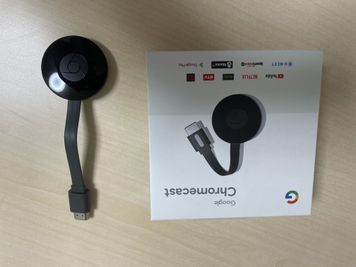 備品③ Chromecast（PCやタブレット、スマホのワイヤレスミラーリングが可能です） - オレンジワーク内 3F レンタルスペース オレンジワーク内 3F ミーティングルームBの設備の写真