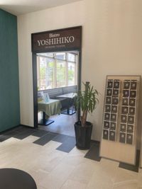 YOSHIHIKO入口 - Bistro　YOSHIHIKO ◇那覇市◇セミナー・会議室・勉強会・パーティー・イベントの入口の写真