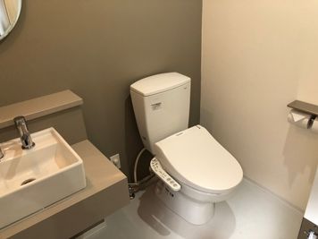 【スペース内に男女共用トイレがございます】 - TIME SHARING WORK 綱島 集中ブース席の設備の写真