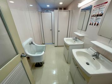 【女性トイレ（個室×2）】 - TIME SHARING新宿 TIME SHARING新宿7Aの設備の写真