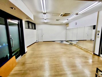H.Wスタジオ ダンスができるレンタルスタジオAの室内の写真
