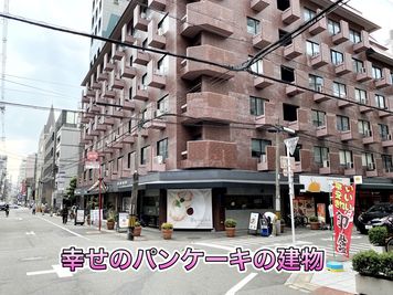 1階に「幸せのパンケーキ」の建物で分かりやすいです。 - レンタルサロンKomachi-A レンタルサロン Komachi-A　心斎橋の外観の写真