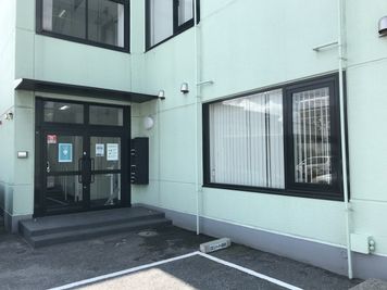 株式会社キーペックス本社ビル 大会議室の外観の写真