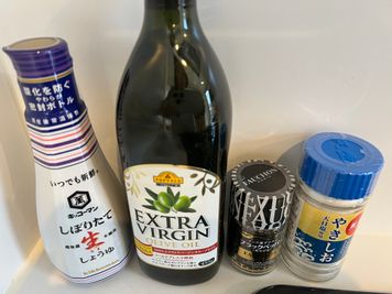 基本調味料、油も揃っています。 - レンタルスペース キッチン・お洒落な食器・プロジェクター付きレンタルスペースの設備の写真