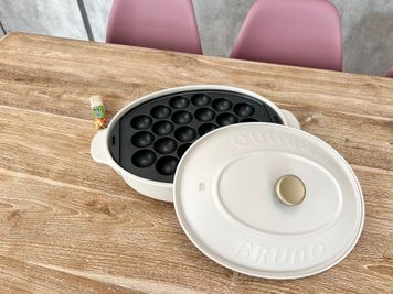 ホットプレートはたこ焼き器、グリル、お鍋としてお使い頂けます。 - レンタルスペース キッチン・お洒落な食器・プロジェクター付きレンタルスペースの設備の写真