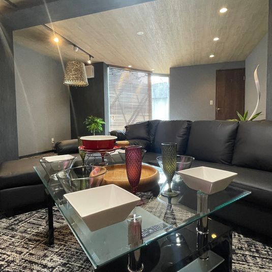 カシスペドットコム 　4F オープンキッチン付き、広々とした贅沢空間✨（4階）の室内の写真