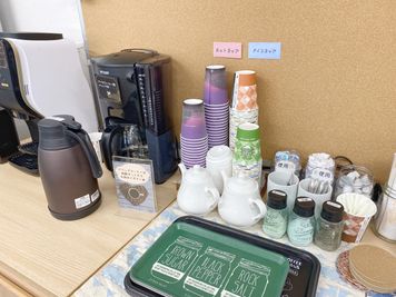 ドリップコーヒー、コーヒーメーカー、各種 - STAYUP湘南藤沢店 【８名会議室】Wi-Fi、ホワイトボード、大型モニター利用可能！の設備の写真