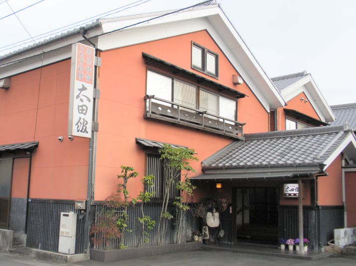 【桜の間】多目的和室(16畳) - 割烹旅館　太田館