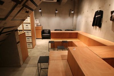 地下1F - ポップアップストアや展示販売におすすめの無機質なイベントスペース STOCK　COFFEEの室内の写真