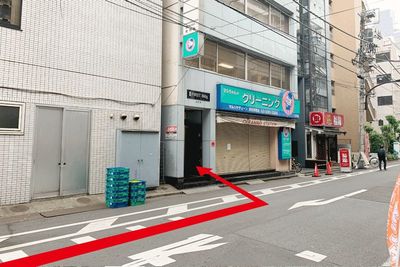 正面入口※現在1階はモデラーズカフェ&BARとなっております。 - 新宿御苑前スタジオ レンタル撮影スタジオの外観の写真