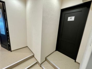 【内扉の右側には男女別トイレがございます】 - TIME SHARING 新宿御苑前 壱丁目参番館 8Bの室内の写真