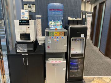 フリードリンクがございますので、ご自由にお飲みください。 - PERSONAL SUITE 新橋 ROOM 4※完全個室※JR新橋駅徒歩3分！の設備の写真