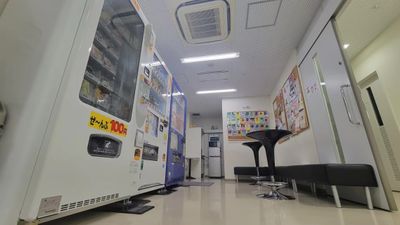 １Fの自販機コーナー - サム貸し会議室 202会議室【1名～24名】（２F）30平米の室内の写真