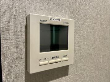 【空調設備のリモコンは廊下にあります。】 - テレワークブース蒲田 【閉店】ブース29の設備の写真