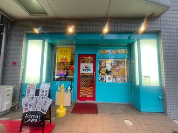 水色&赤色基調の外観 - アメリカンダイナー「ROOKDINER(ルックダイナー)」 ROOKDINER☆アメリカンダイナー☆レンタルスペースの外観の写真